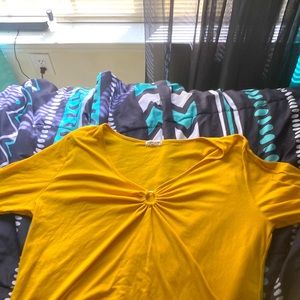 I’m selling this pretty yellow shirt I bought online it was not what I asked for